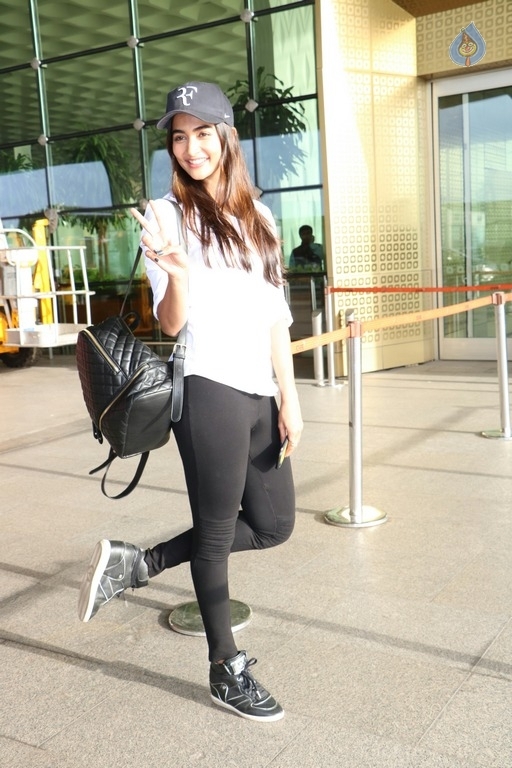 Pooja Hegde Spotted at Airport - 7 / 10 photos