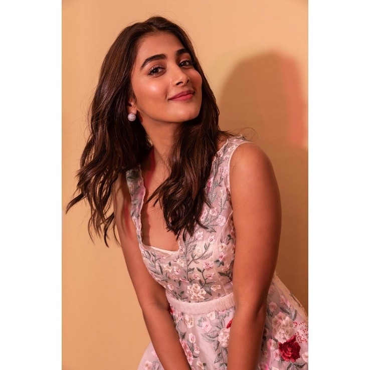 Pooja Hegde Stills - 10 / 14 photos