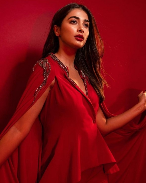 Pooja Hegde Stills - 4 / 11 photos