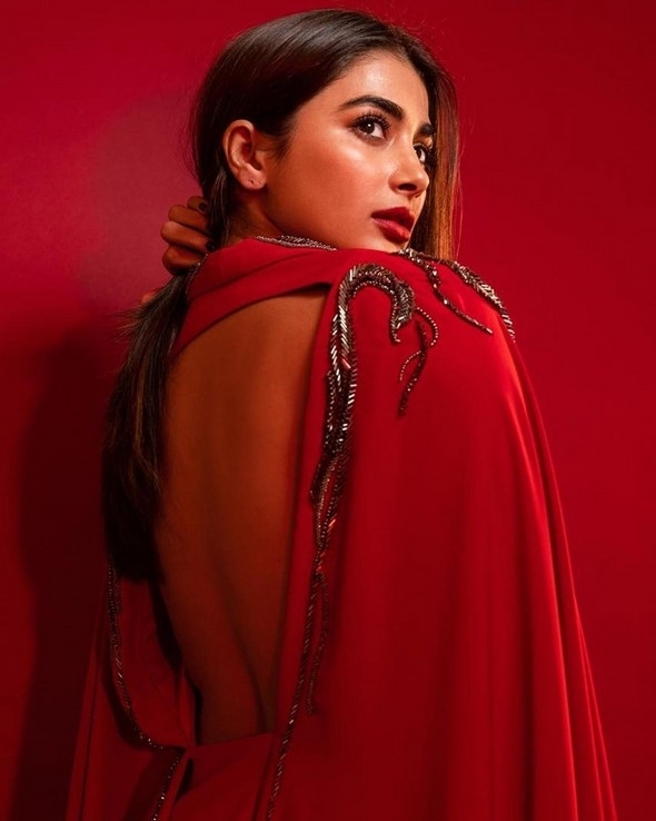 Pooja Hegde Stills - 8 / 11 photos