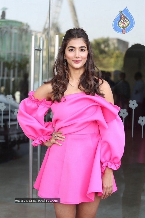 Pooja Hegde Stills - 10 / 21 photos