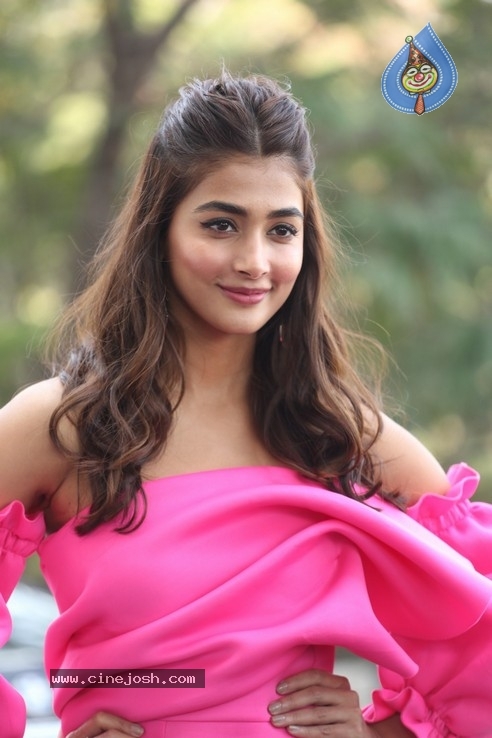 Pooja Hegde Stills - 11 / 21 photos