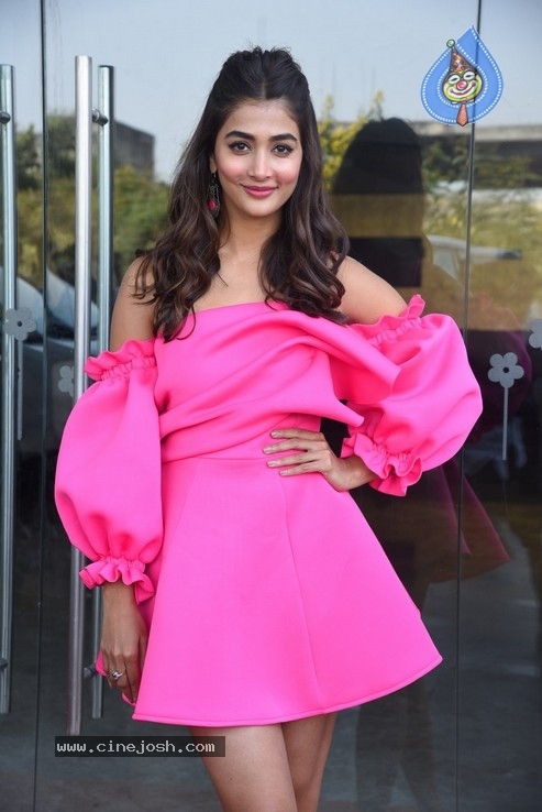 Pooja Hegde Stills - 12 / 21 photos