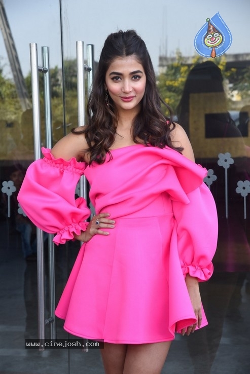 Pooja Hegde Stills - 13 / 21 photos