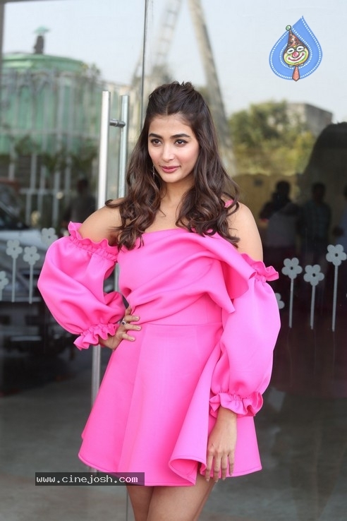 Pooja Hegde Stills - 15 / 21 photos