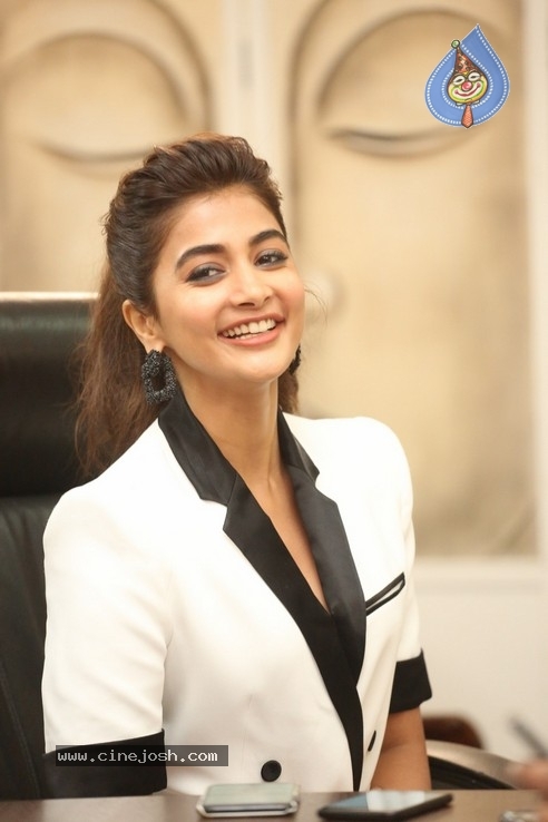 Pooja Hegde Stills - 9 / 34 photos