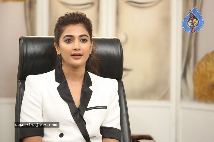 Pooja Hegde Stills - 15 / 34 photos