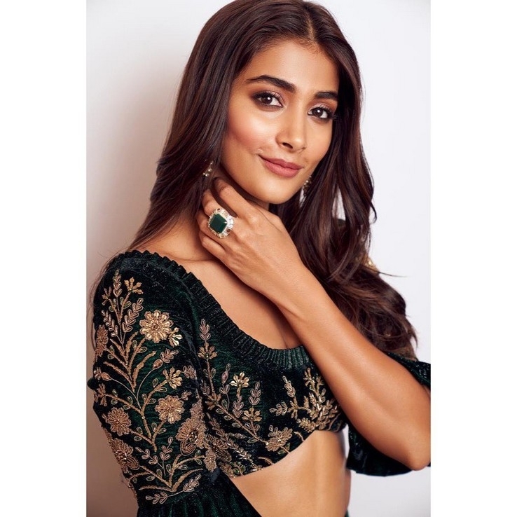 Pooja Hegde Stills - 2 / 9 photos