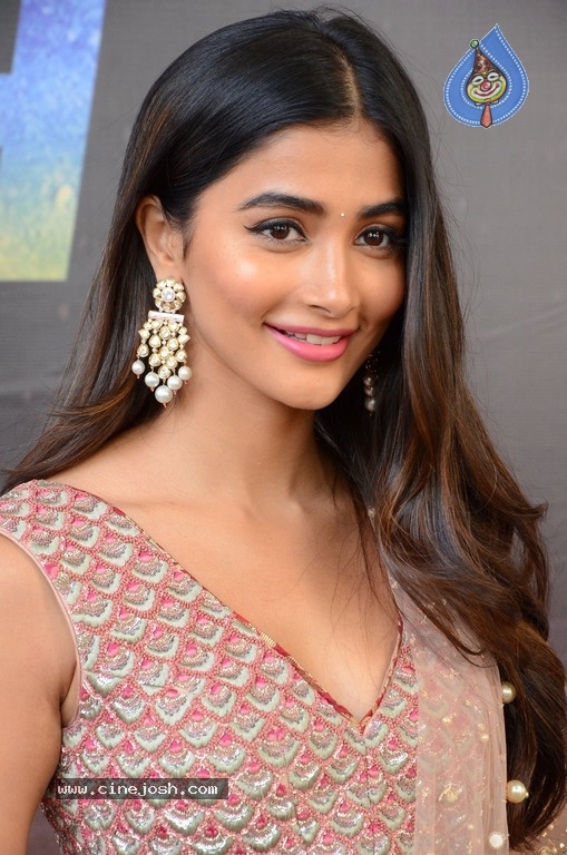 Pooja Hegde Stills - 7 / 21 photos