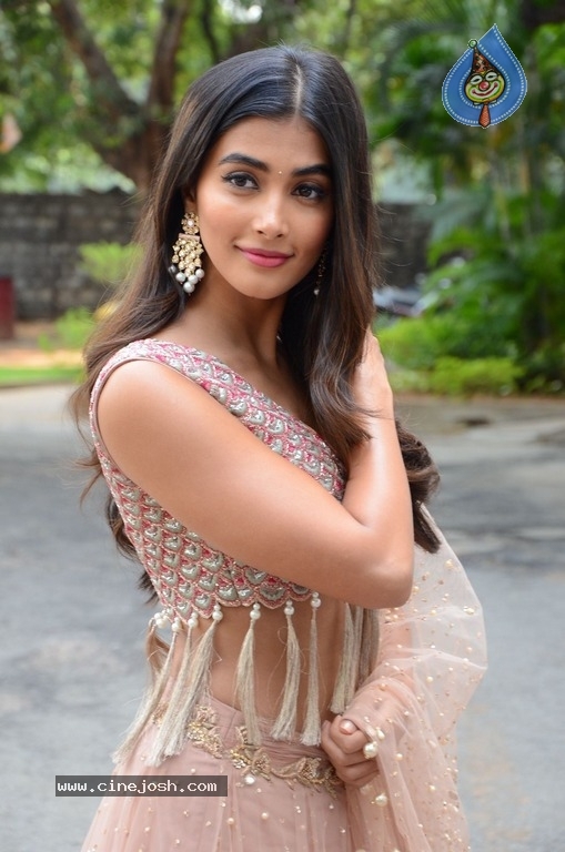 Pooja Hegde Stills - 12 / 21 photos