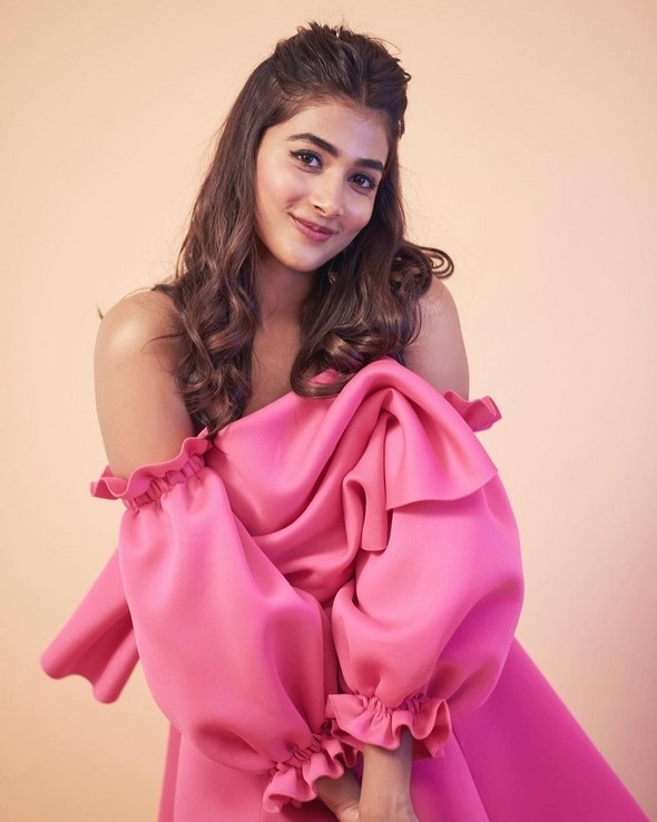 Pooja Hegde Stills - 7 / 9 photos