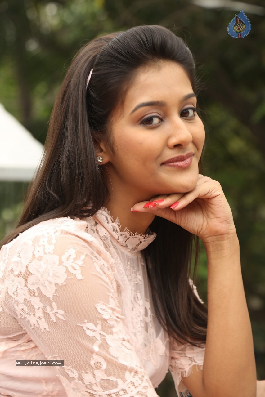 Pooja Jhaveri Gallery - 2 / 88 photos