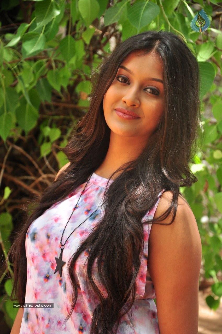 Pooja Jhaveri Latest Photos - 26 / 63 photos