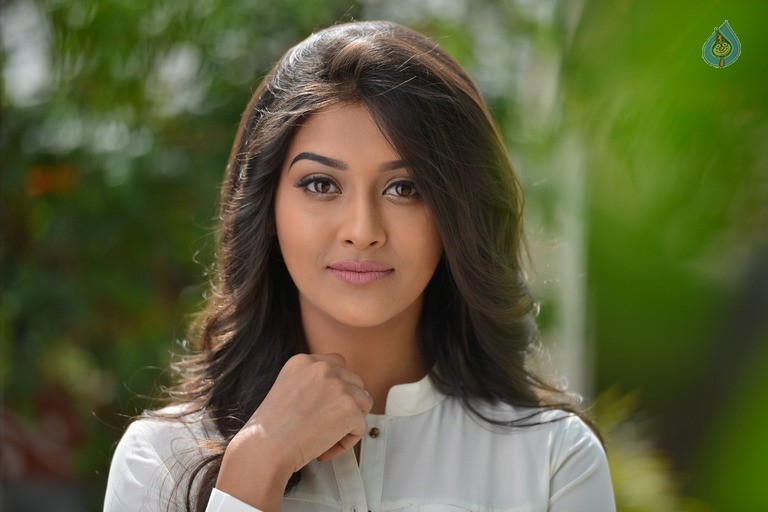 Pooja Jhaveri Latest Photos - 35 / 42 photos