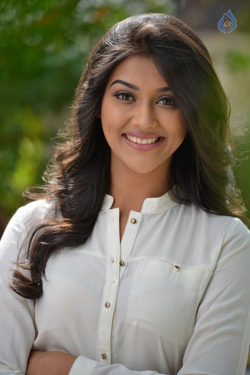 Pooja Jhaveri Latest Photos - 42 / 42 photos