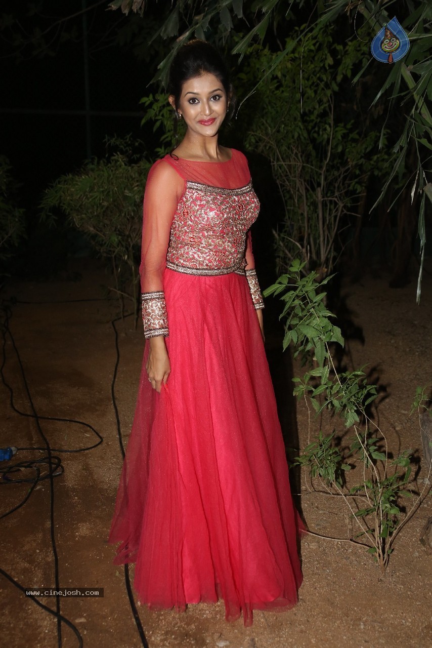 Pooja Jhaveri New Photos - 8 / 67 photos