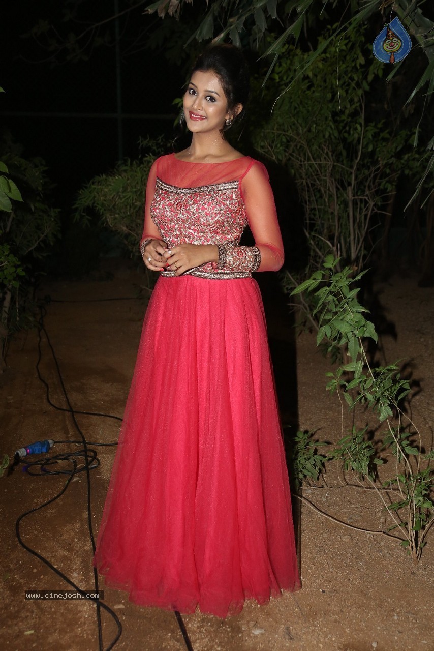 Pooja Jhaveri New Photos - 12 / 67 photos