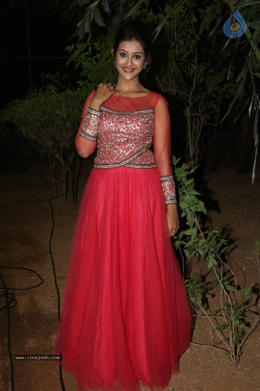 Pooja Jhaveri New Photos - 30 / 67 photos