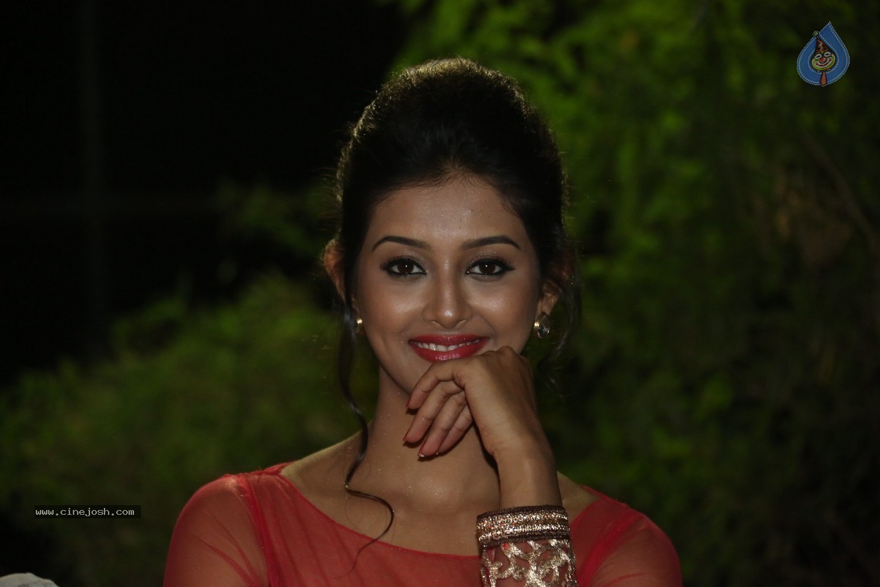 Pooja Jhaveri New Photos - 63 / 67 photos