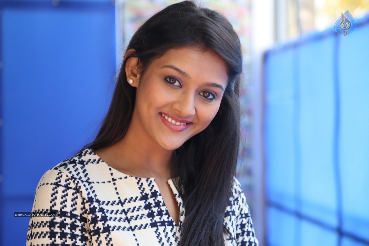 Pooja Jhaveri New Photos - 12 / 90 photos