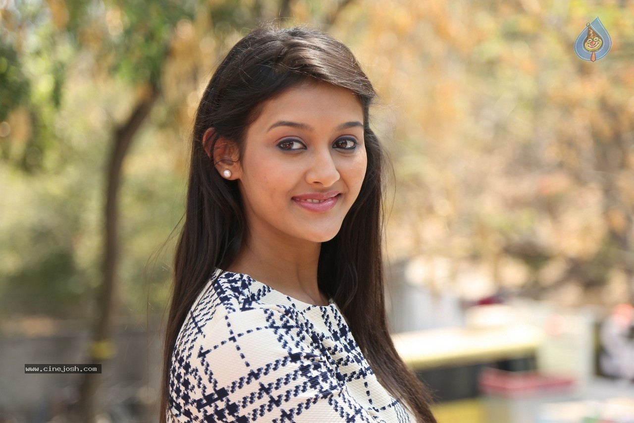 Pooja Jhaveri New Photos - 31 / 90 photos