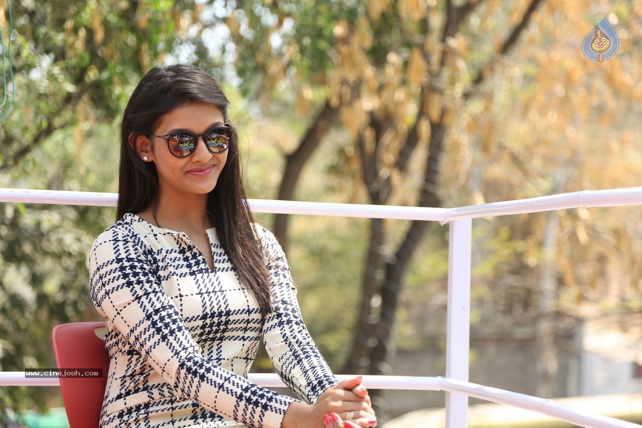 Pooja Jhaveri New Photos - 55 / 90 photos