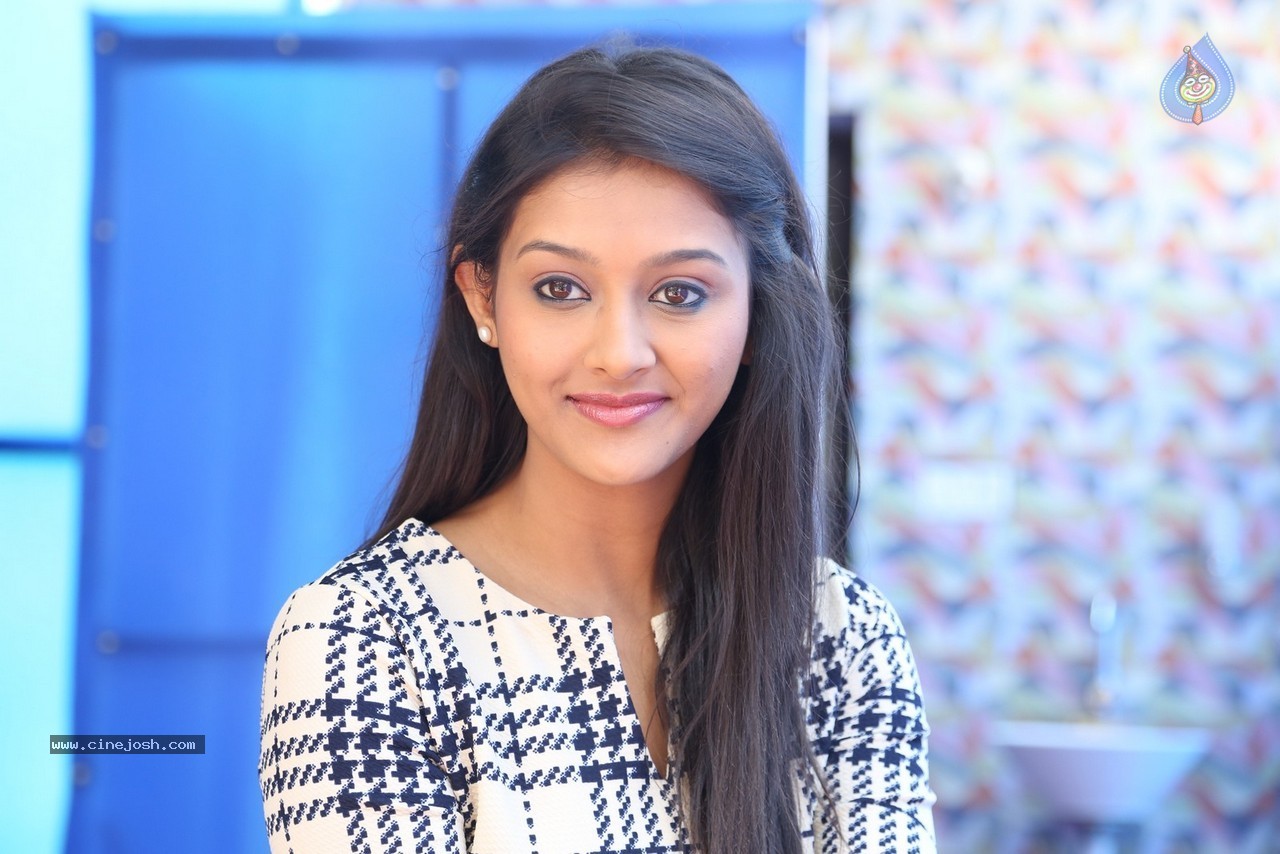 Pooja Jhaveri New Photos - 83 / 90 photos