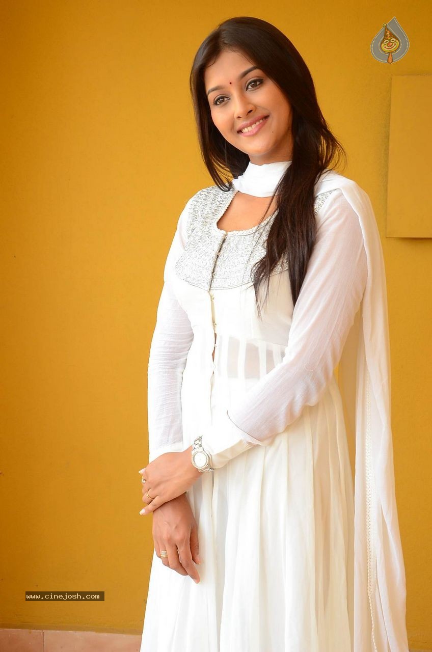 Pooja Jhaveri New Photos - 55 / 63 photos