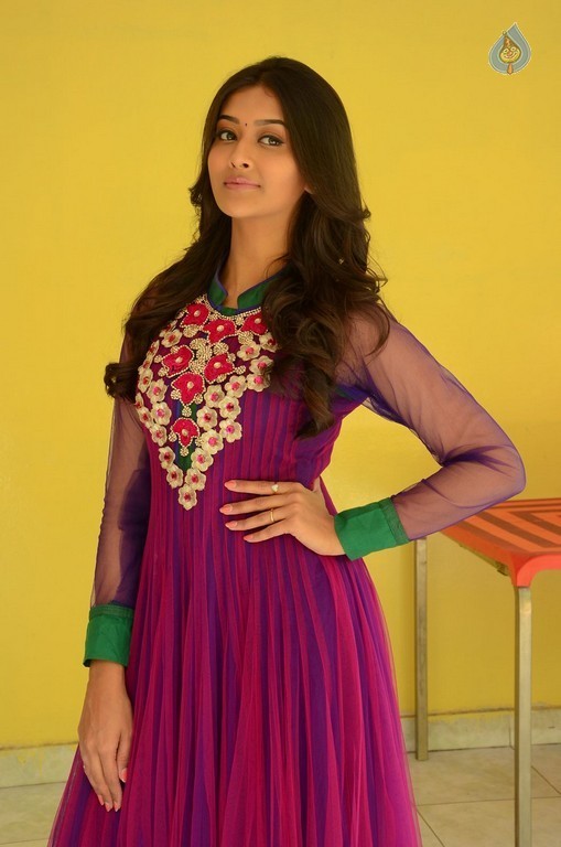 Pooja Jhaveri New Pics - 7 / 41 photos