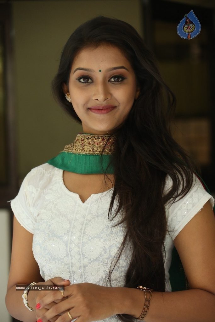 Pooja Jhaveri New Stills - 96 / 99 photos