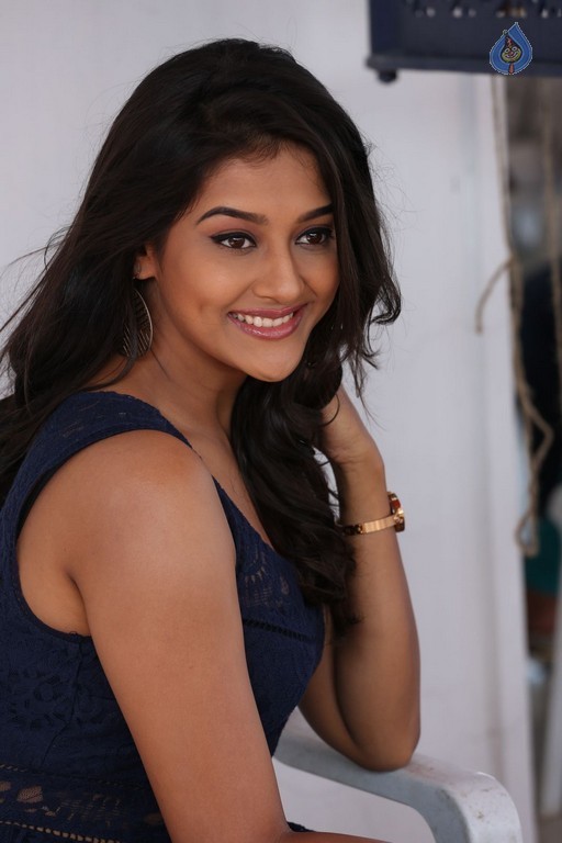Pooja Jhaveri Photos - 21 / 61 photos