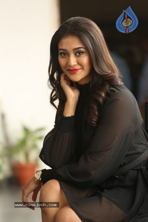 Pooja Jhaveri Stills - 1 / 21 photos