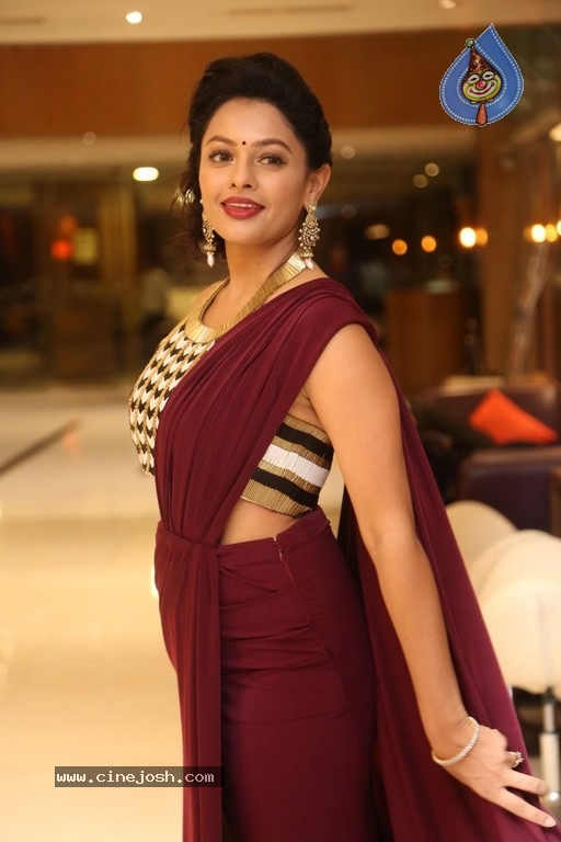 Pooja Kumar New Photos - 24 / 42 photos