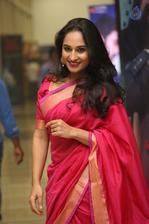 Pooja New Photos - 18 / 31 photos