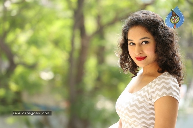 Pooja New Photos - 9 / 39 photos