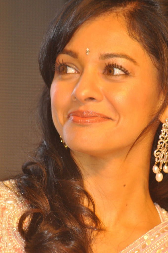 Pooja New Stills - 15 / 53 photos