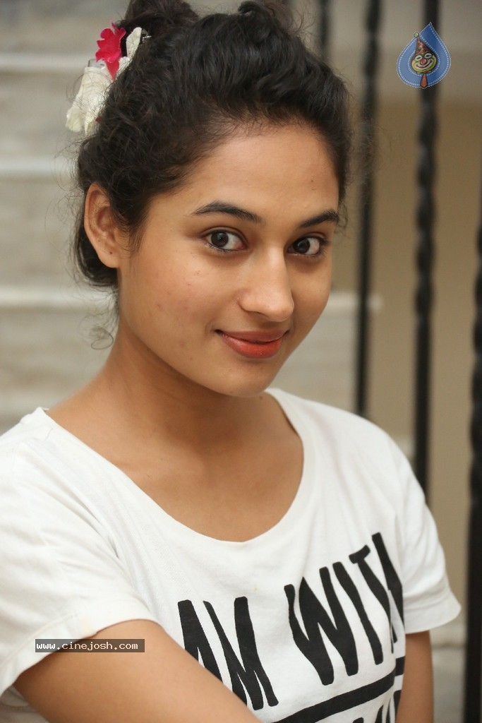 Pooja Ramachandran New Stills - 28 / 83 photos