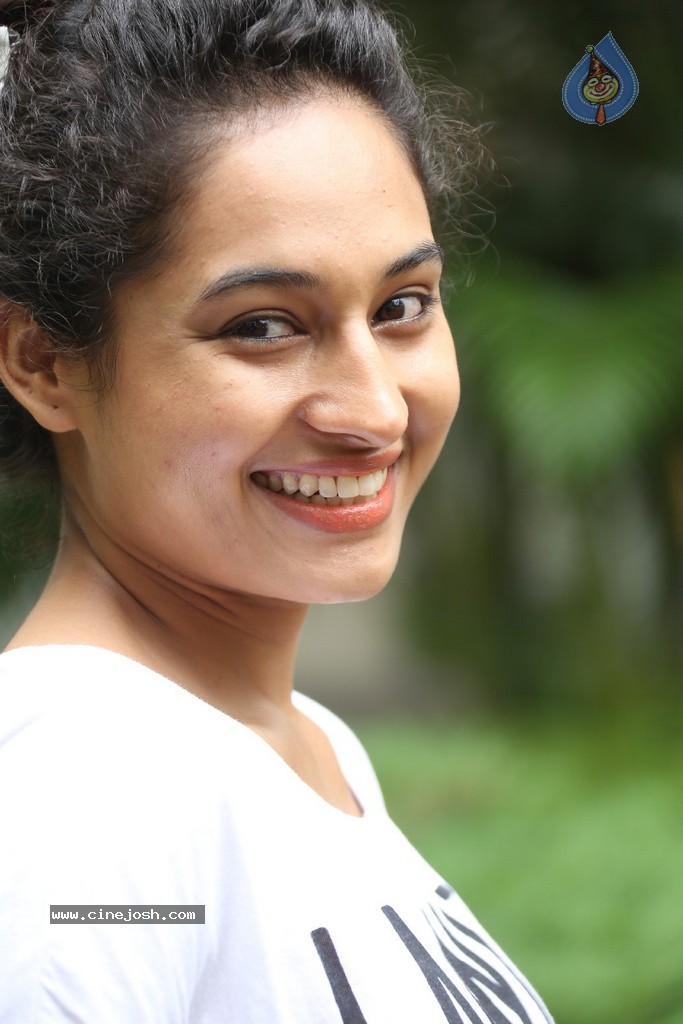 Pooja Ramachandran New Stills - 30 / 83 photos