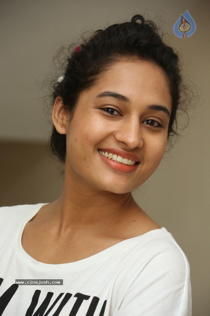 Pooja Ramachandran New Stills - 33 / 83 photos