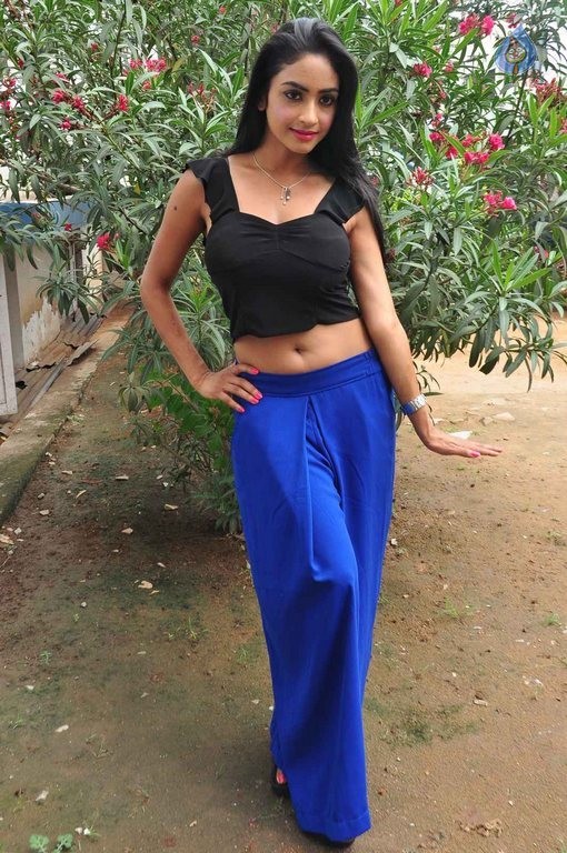 Pooja Sri Latest Photos - 13 / 42 photos