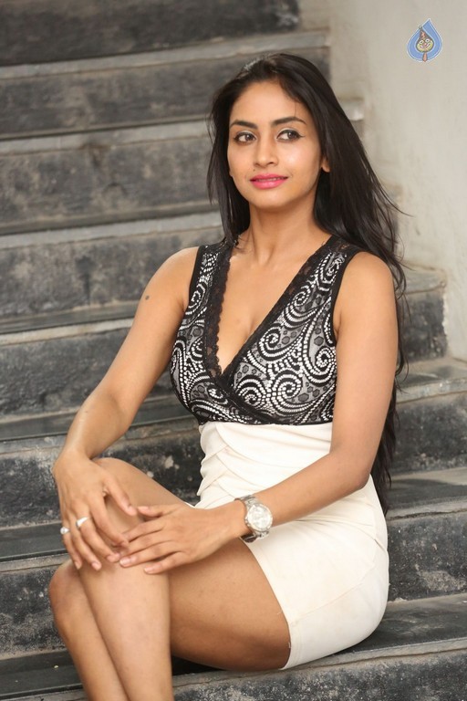 Pooja Sri Latest Pics - 29 / 42 photos