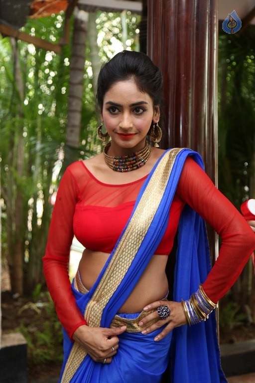 Pooja Sri New Pics - 6 / 17 photos