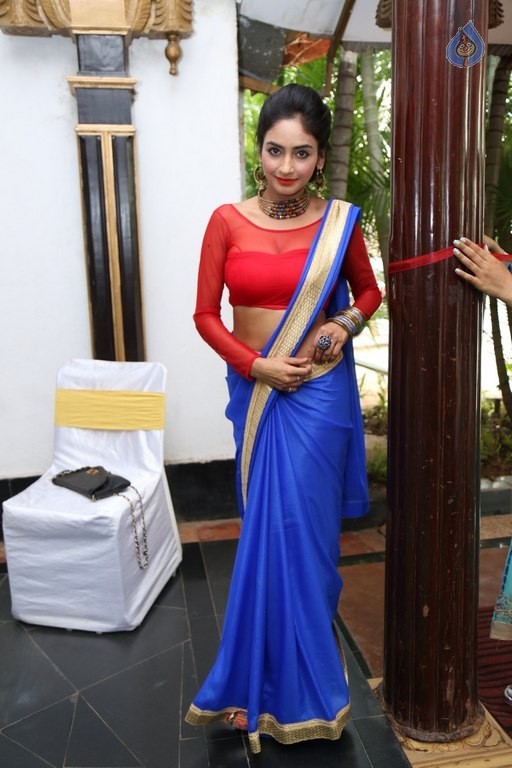 Pooja Sri New Pics - 8 / 17 photos