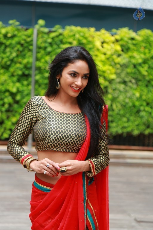 Pooja Sri New Pictures - 22 / 40 photos