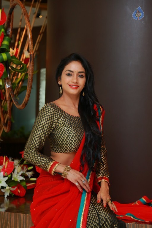 Pooja Sri New Pictures - 32 / 40 photos