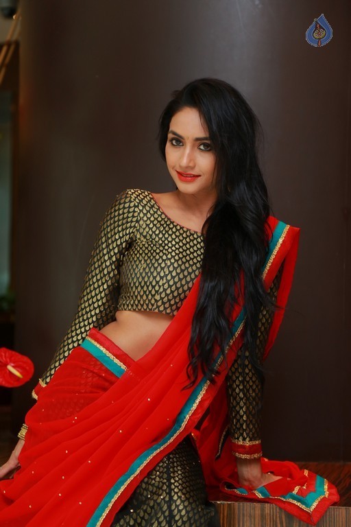 Pooja Sri New Pictures - 34 / 40 photos