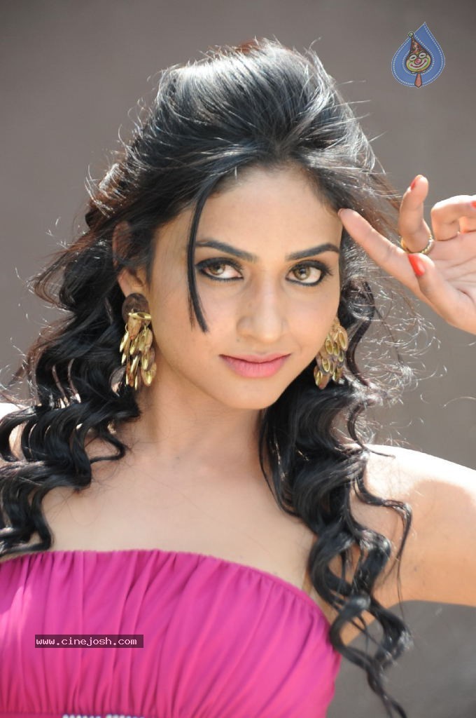 Poojasri Hot Stills - 33 / 136 photos