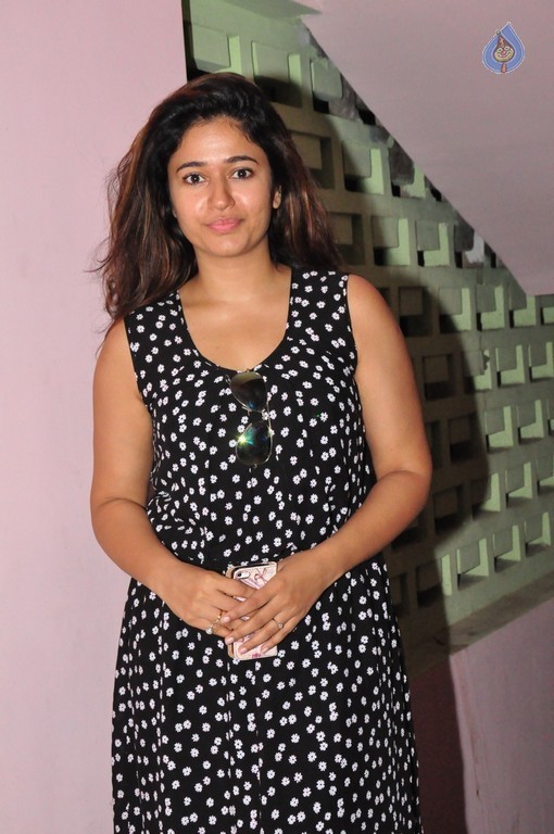 Poonam Bajwa Gallery - 12 / 32 photos
