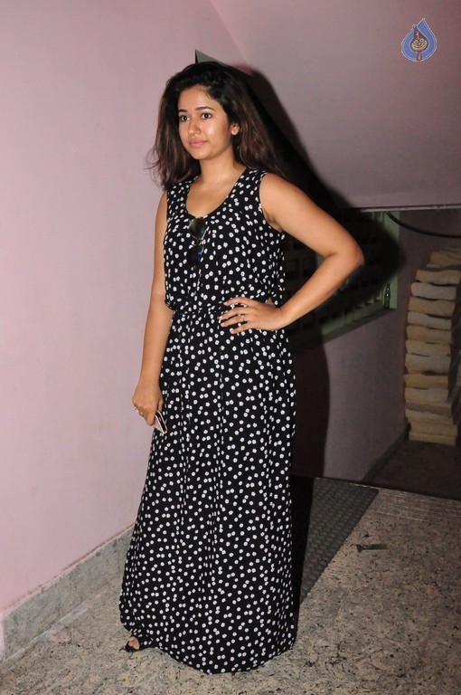 Poonam Bajwa Gallery - 13 / 32 photos