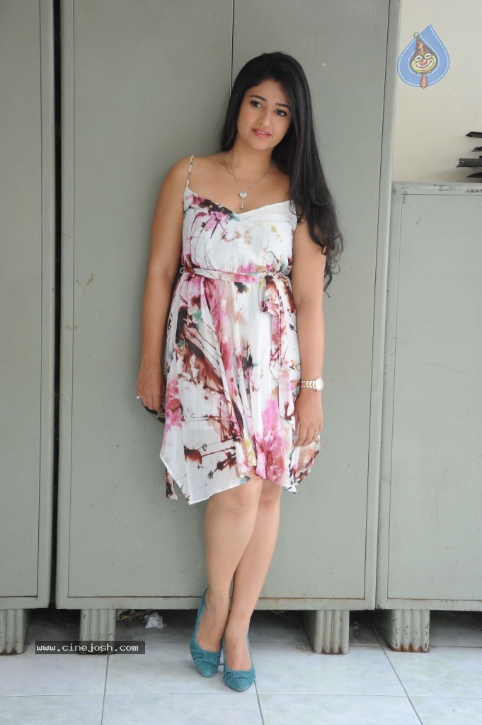 Poonam Bajwa Hot Gallery - 1 / 150 photos